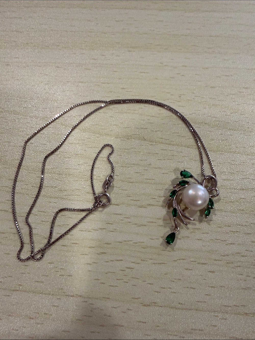 Elegant Pearl Pendant Necklace with Emerald Accent